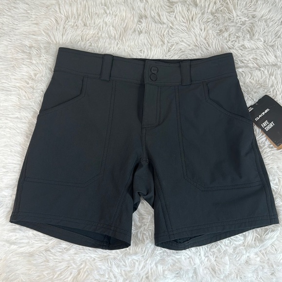 Dakine Black Water Resistant Faye Shorts NWT - Picture 1 of 12